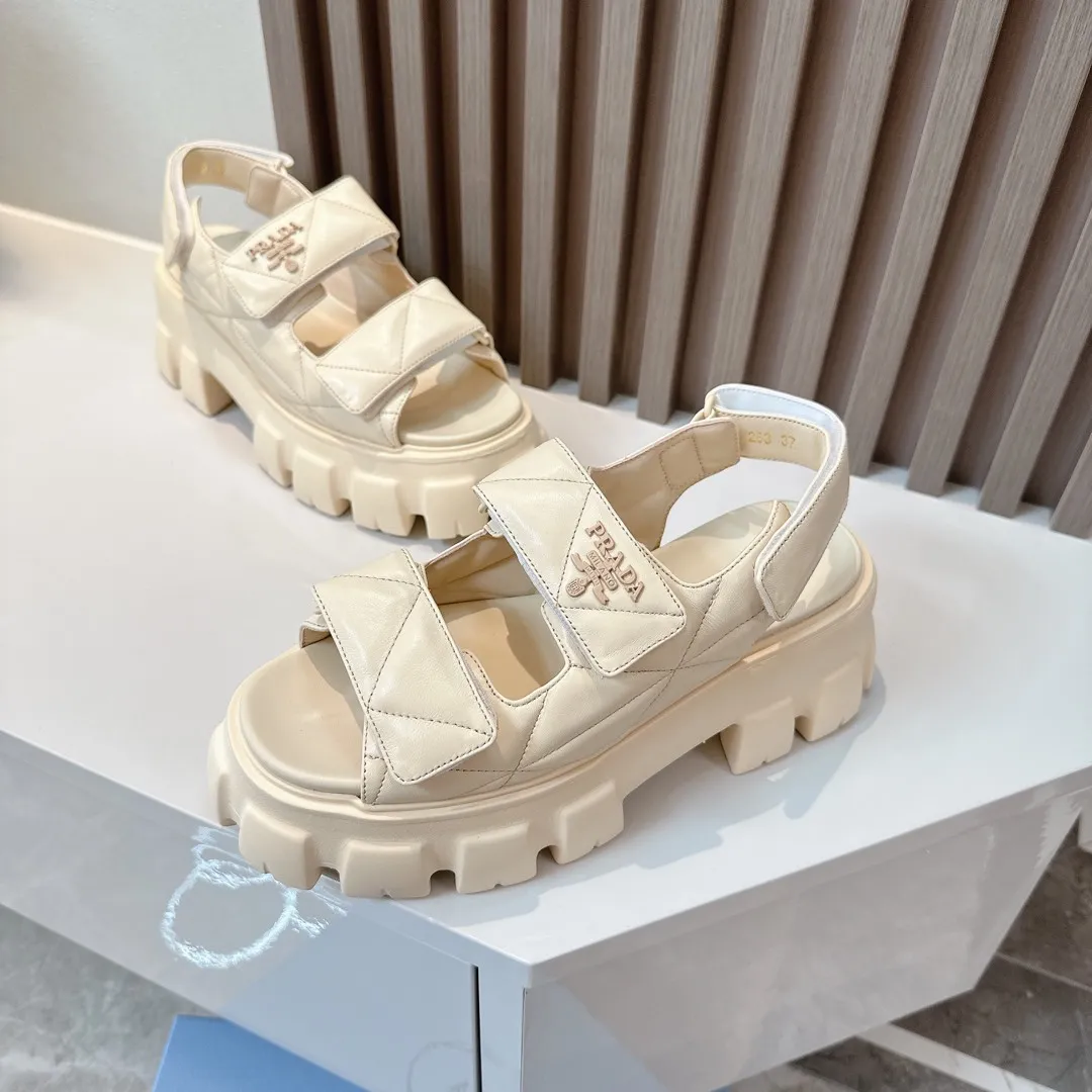 👟👟Ex-factory price 560👟👟 Prada New sandal series for summer Thick-soled sandals This is a must-have for summer. It feels soft and delicate on the feet and is extremely comfortable. You can mix it with you at will. Original molded midsole. Original foaming technology tooth outsole, size 35-41.